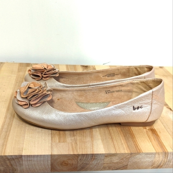 BORN Concepts BOC Ballerina Flats in light metallic gold with 3D Flowers 8.5 - Picture 4 of 10
